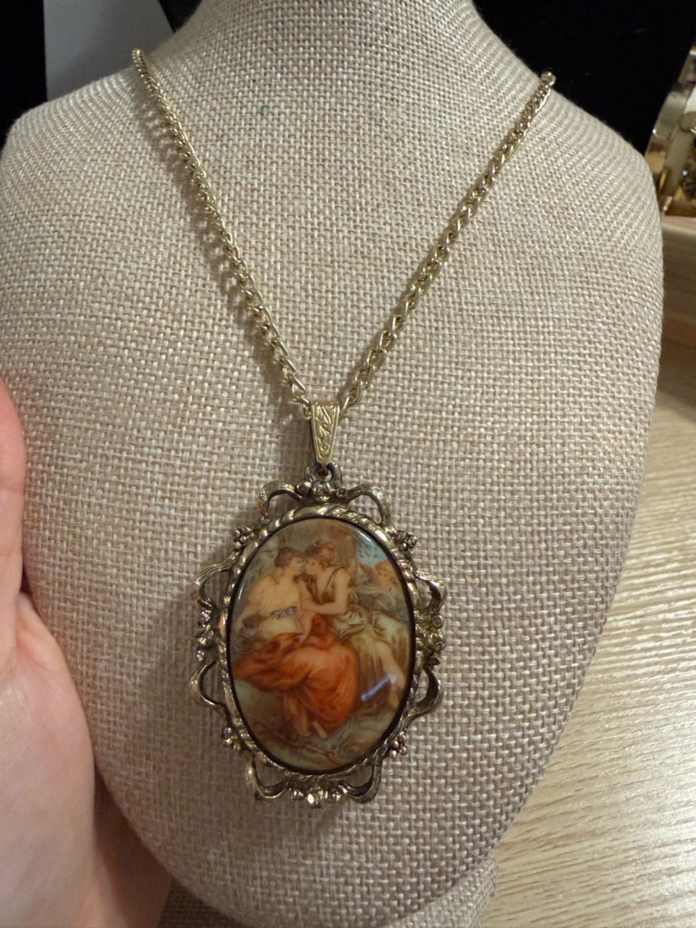 Vintage Antique Victorian Gold-Tone Cameo Pendant Necklace - Mirror Back